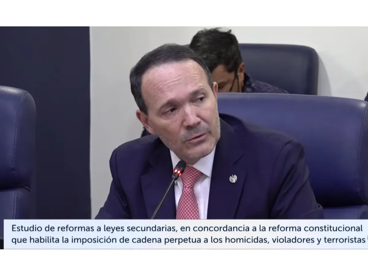 El Salvador crea nuevo delito de pertenencia a pandillas con pena de cadena perpetua