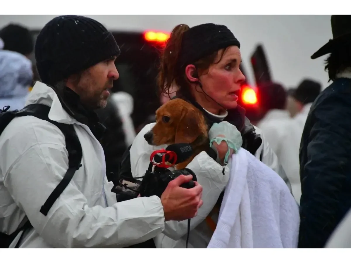 Detienen a actriz de Baywatch tras rescate de perros en granja experimental de Wisconsin