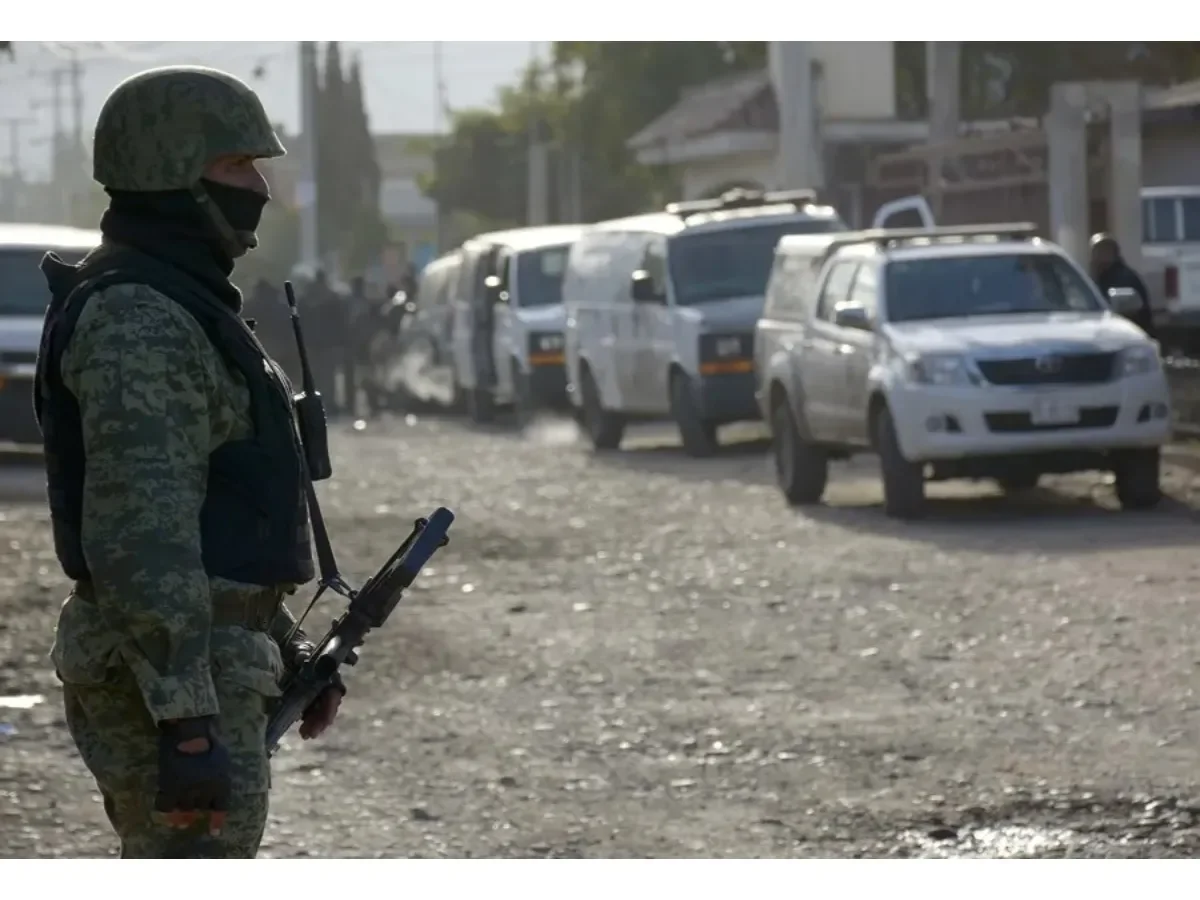Operativo en Sinaloa deja 11 muertos y detención temporal de hija de líder del Cártel de Sinaloa