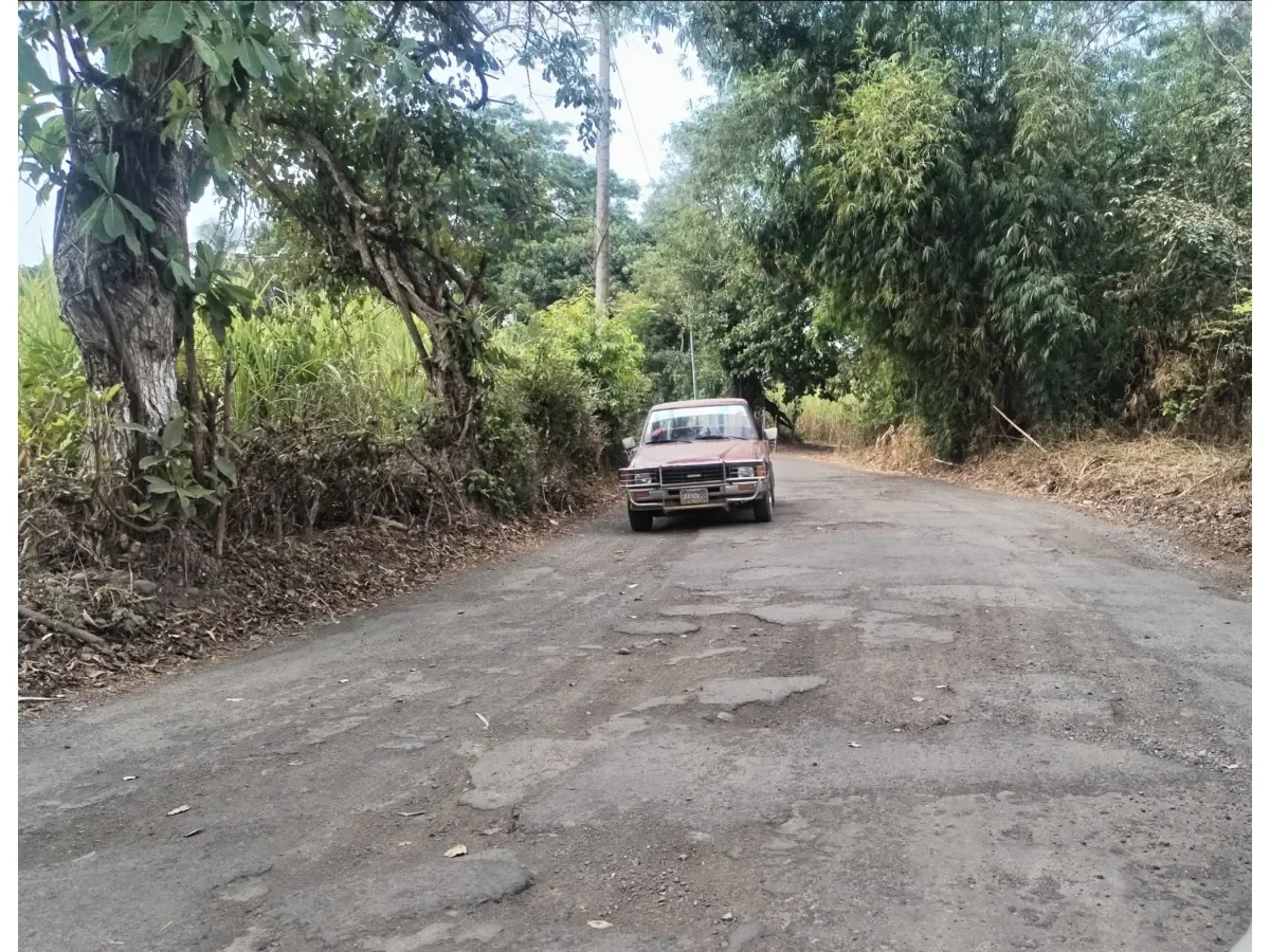 Habitantes de Ahuachapán exigen reparación urgente de calle principal hacia playa Barra de Santiago Habitantes de Ahuachapán exigen reparación urgente de calle principal hacia playa Barra de Santiago