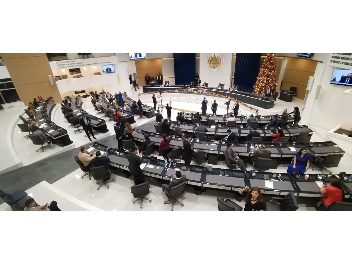 Reforma constitucional sobre penas perpetuas en El Salvador contrasta con propuesta previa del vicepresidente Ulloa