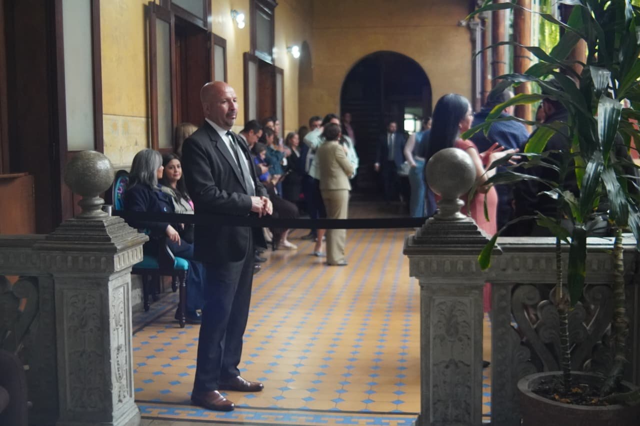Nuevos magistrados del TSE asumen en acto cerrado con desafíos electorales por delante