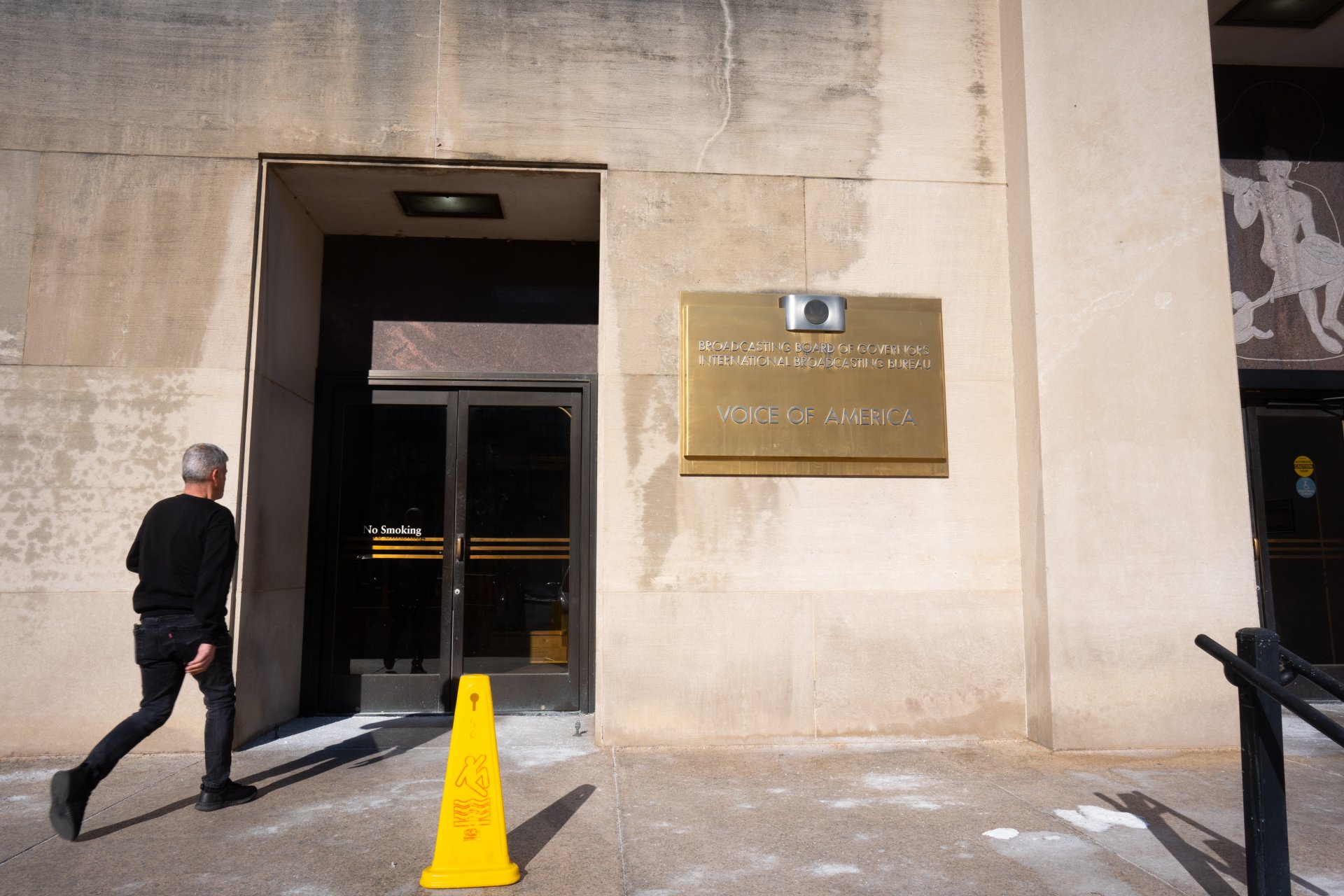El colapso judicial del intento de desmantelamiento de Voz de América y su impacto global