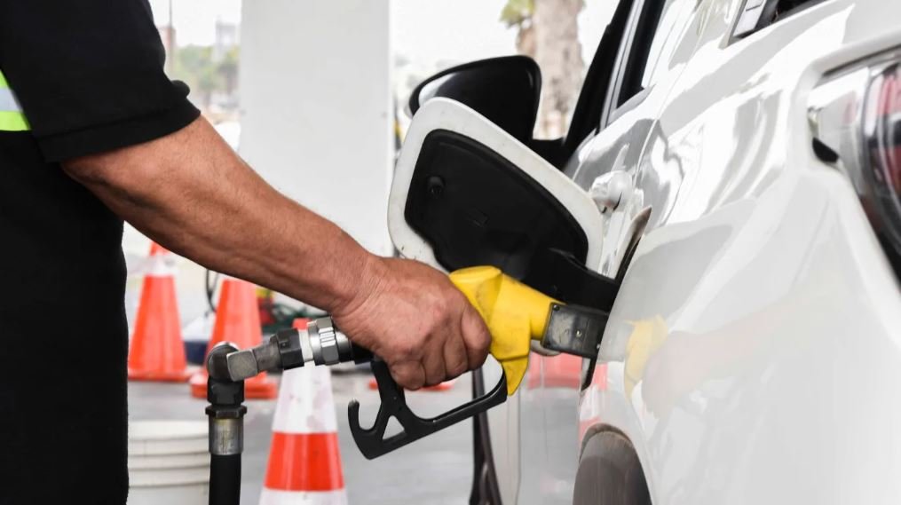 Sicom no puede sancionar empresas por alza en precios de combustibles hasta diciembre de 2026