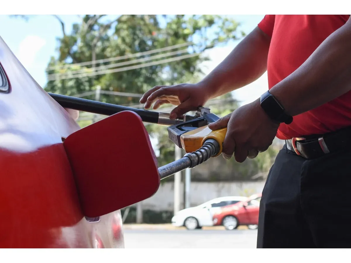 Incremento global en precios del combustible impacta a Centroamérica y genera preocupación social