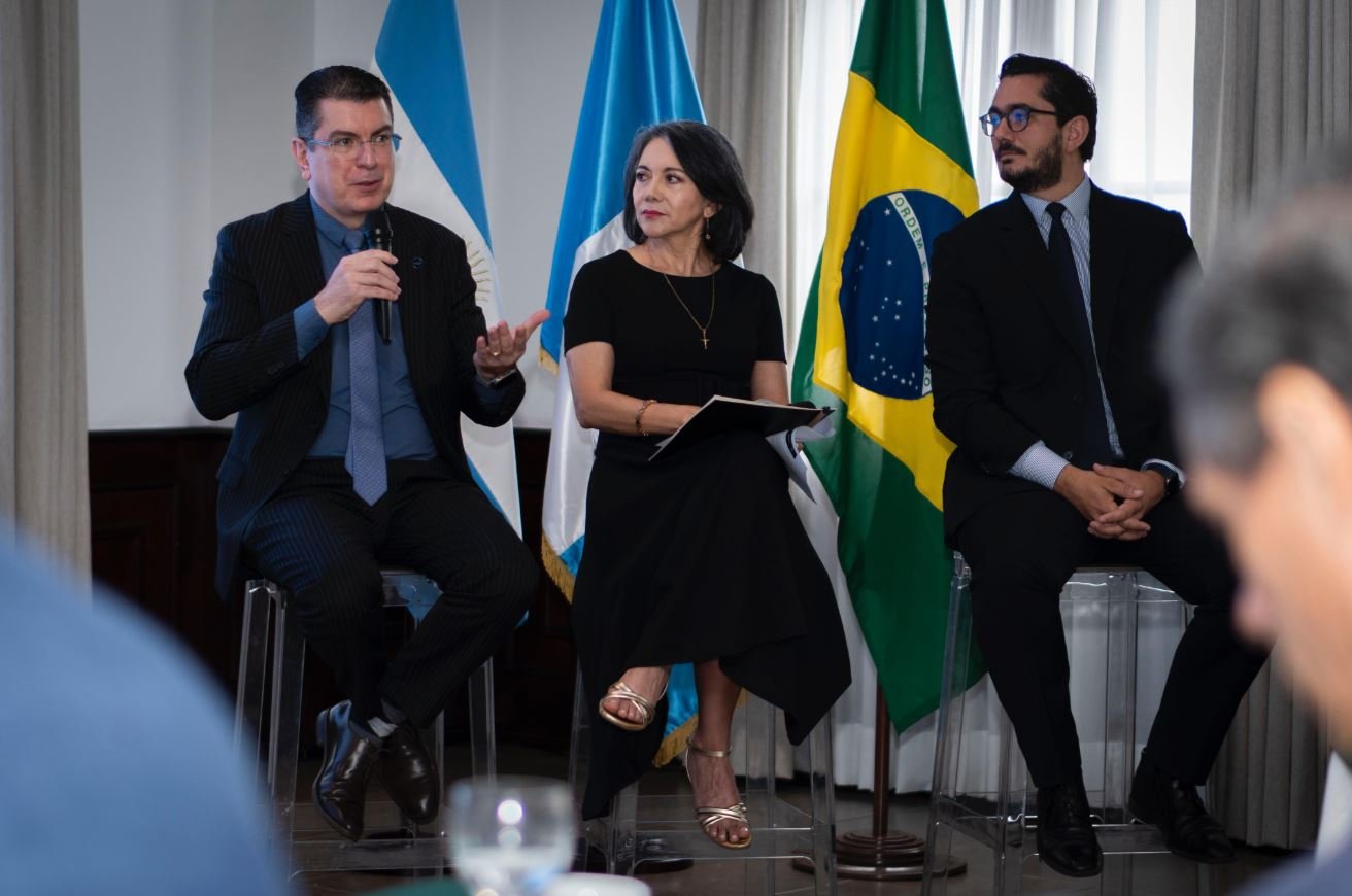 Brasil ofrece apoyo técnico a Guatemala para impulsar mezcla de etanol en combustibles
