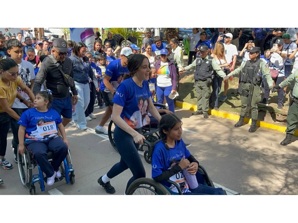 Miss Universo 2025 Fátima Bosch impulsa inclusión en carrera por el Día del Síndrome de Down en Santa Tecla