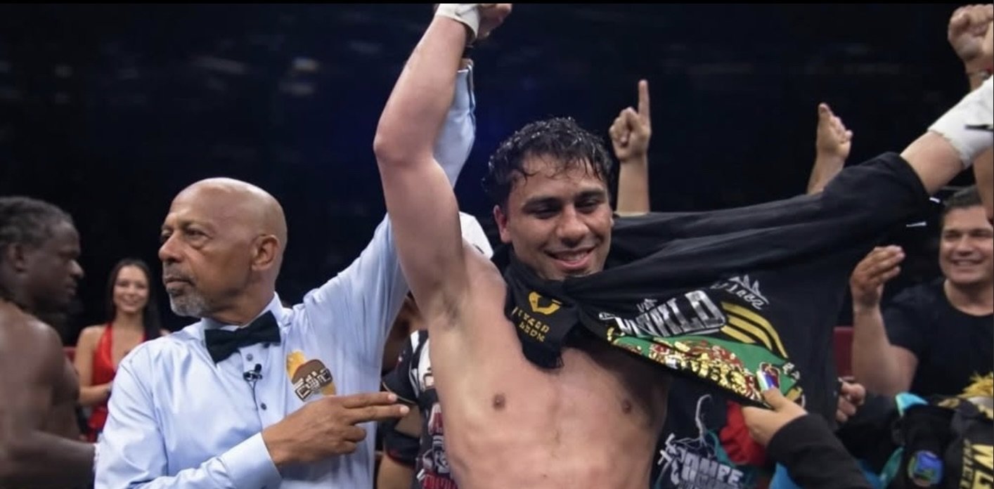 Lester Martínez: Campeón Interino Supermediano del CMB y orgullo nacional de Guatemala
