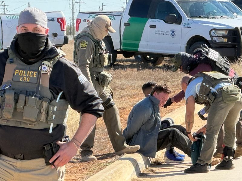 Detenciones de ICE superan las 1,000 diarias en EE. UU. y se concentran en estados del sur