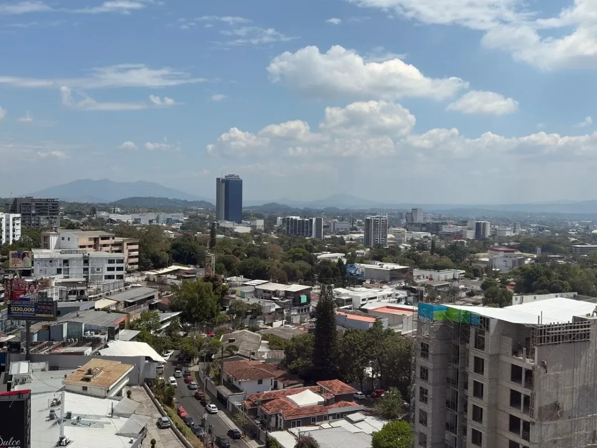Calor, lluvias aisladas y ráfagas de viento marcarán el clima de este sábado en El Salvador