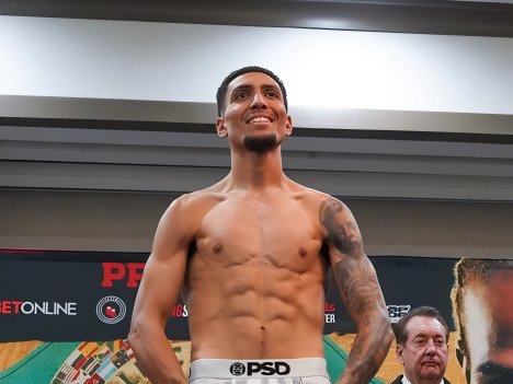 Joshua Antón respalda a Léster Martínez en una noche histórica para el boxeo guatemalteco en California