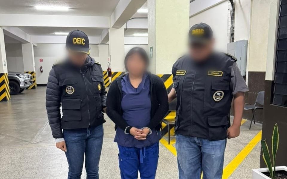 Capturan en Villa Nueva a mujer vinculada a ataques que dejaron 11 agentes de la PNC muertos Capturan en Villa Nueva a mujer vinculada a ataques que dejaron 11 agentes de la PNC muertos