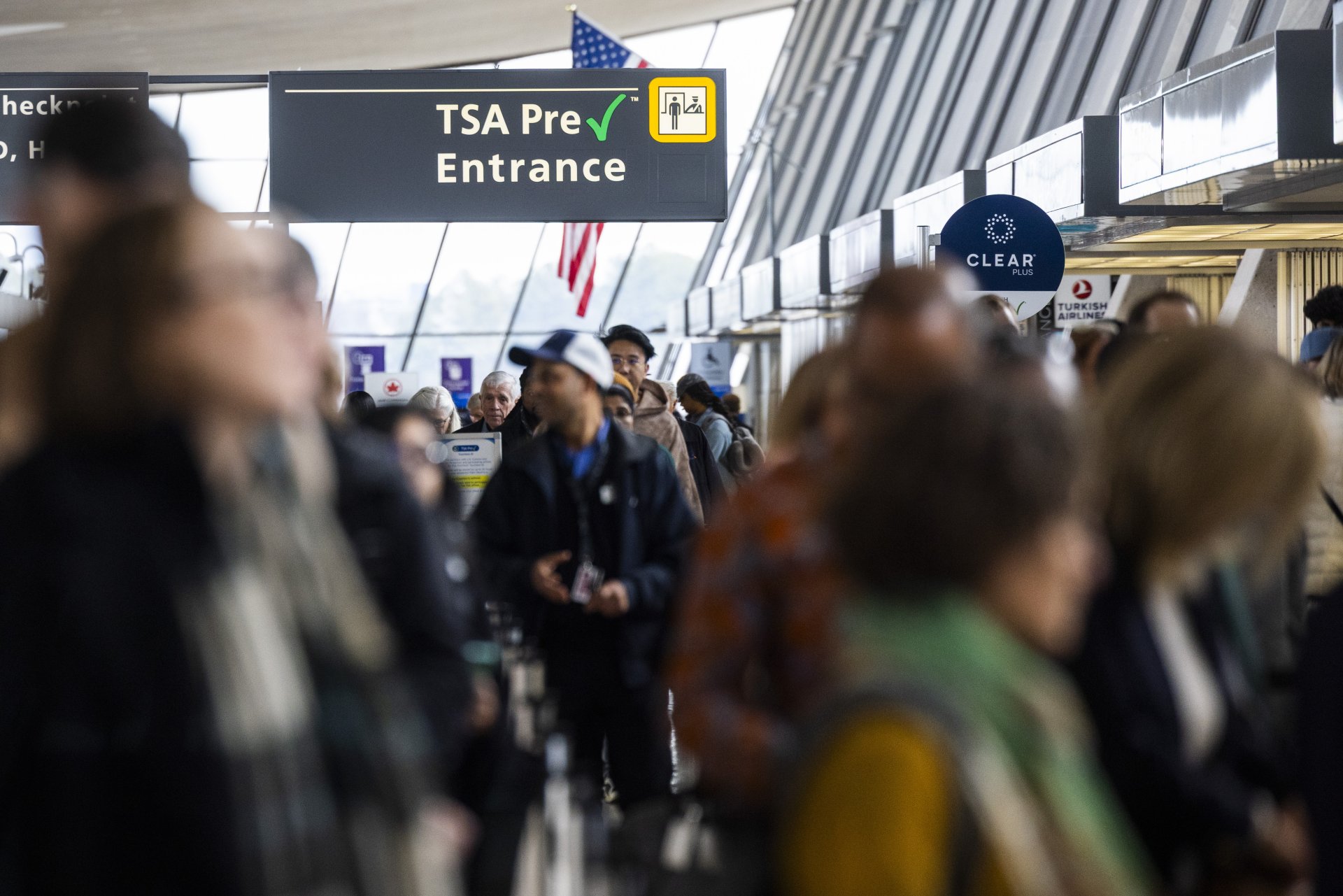 Estados Unidos evalúa despliegue de agentes de ICE en aeropuertos ante bloqueo presupuestario