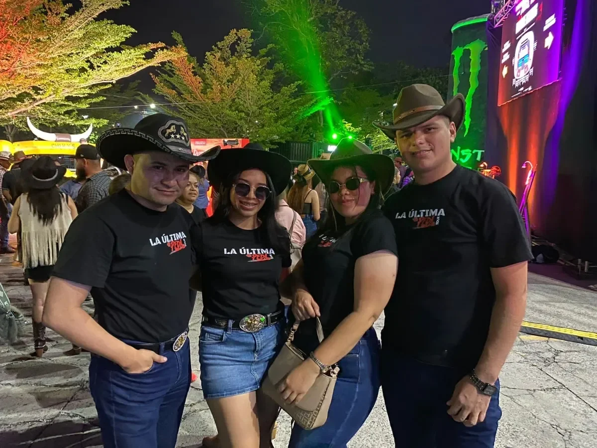 Grupo Firme reúne a miles de salvadoreños en el Estadio Cuscatlán: moda y tradición en el concierto