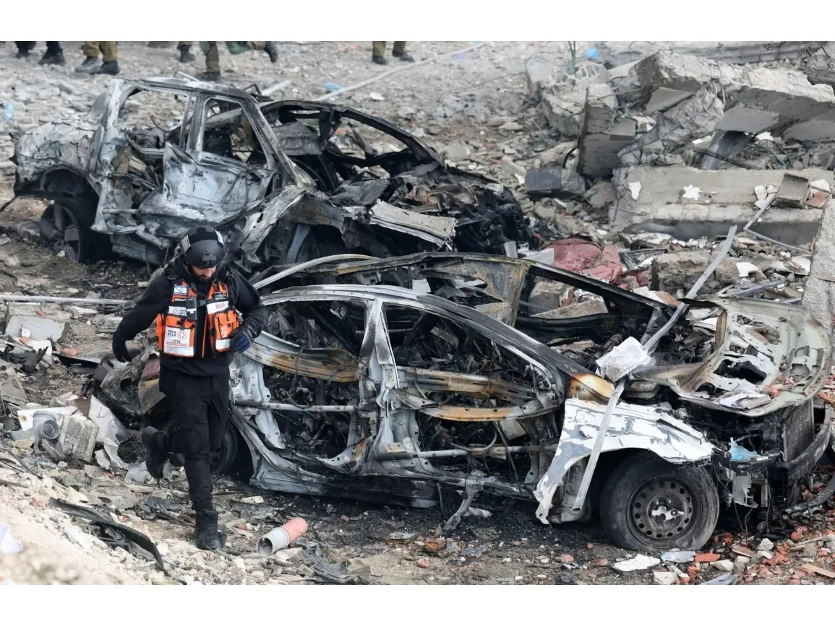 Segundo impacto de misil en el sur de Israel deja más de 60 heridos y graves daños en Arad