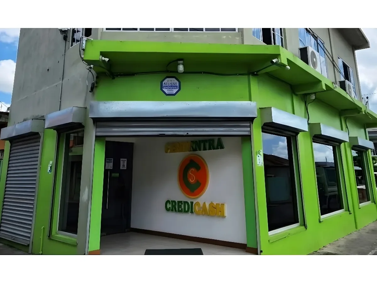 PNC habilita calles aledañas a financiera Credicash en Chalatenango tras investigación judicial