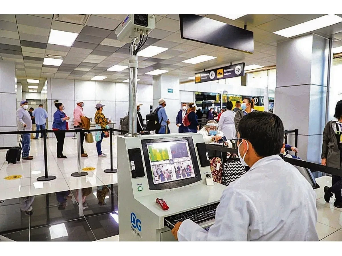 Estados Unidos mantiene despliegue de agentes ICE en aeropuertos pese a estancamiento presupuestario