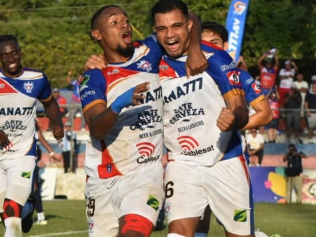Firpo remonta a Alianza 2-1 en partido intenso y refuerza su puesto en la Liga Mayor