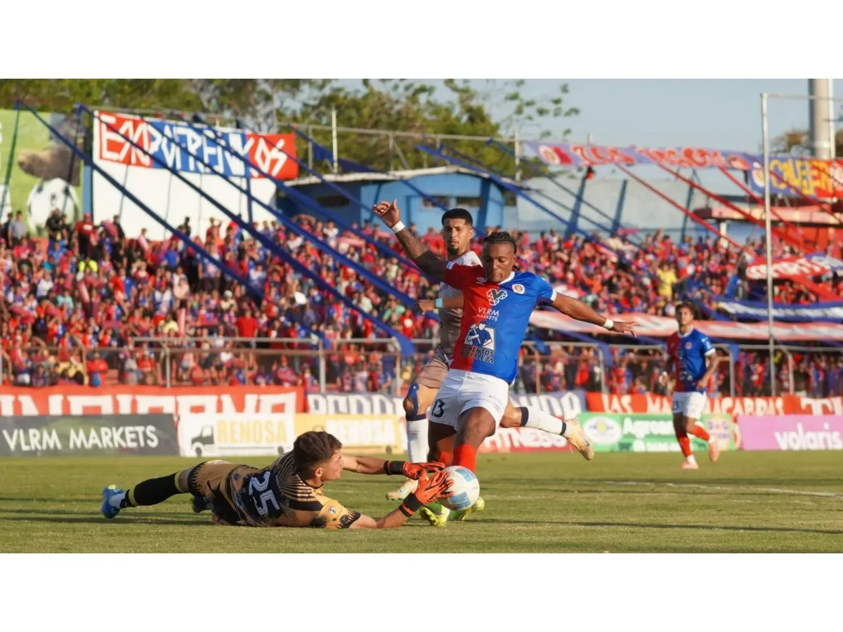 FAS remonta y asegura victoria 3-1 ante Fuerte San Francisco en el Cuscatlán