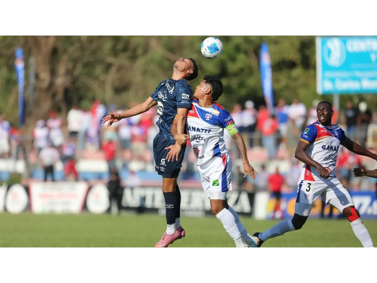 Luis Ángel Firpo rompe racha y vence 2-1 a Alianza en Usulután con dos expulsiones en el rival