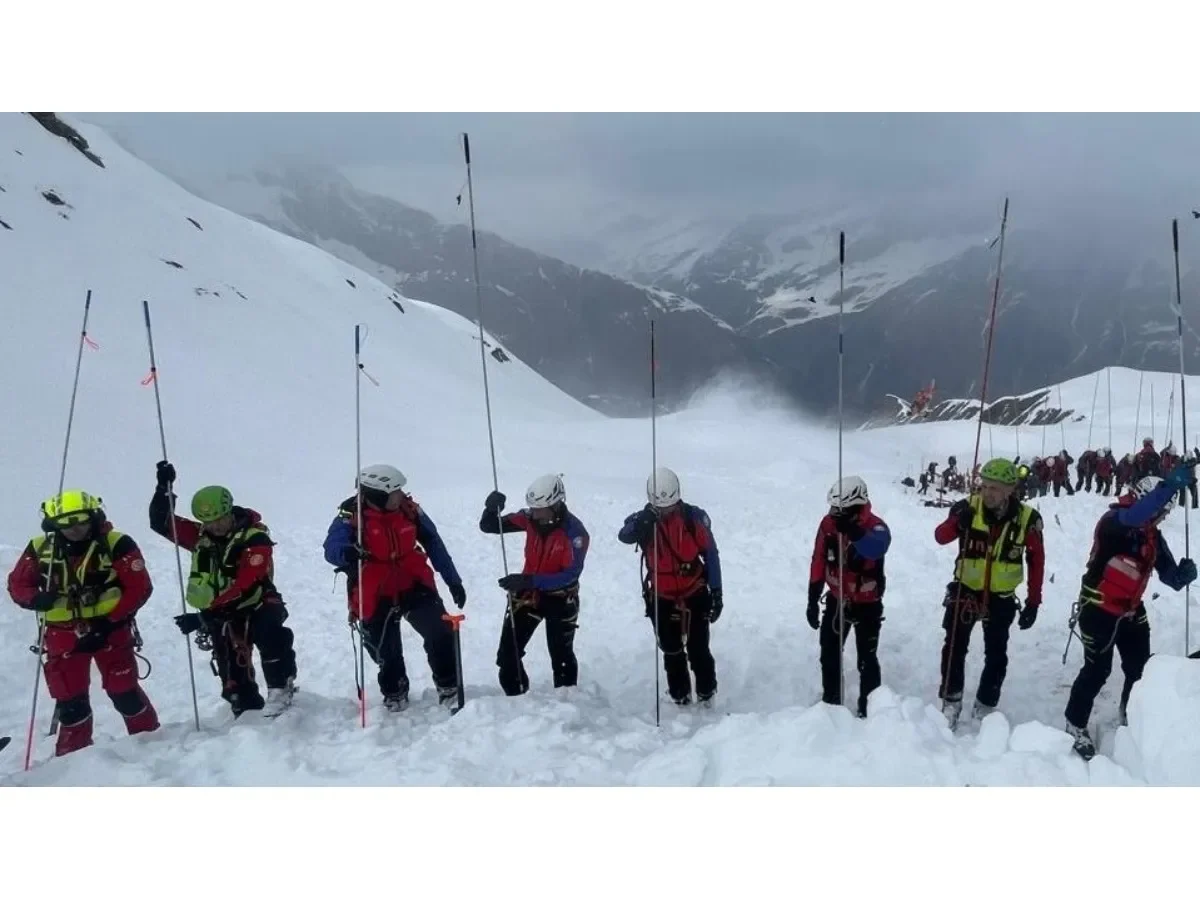 Avalancha en los Alpes italianos deja dos muertos y 25 esquiadores atrapados