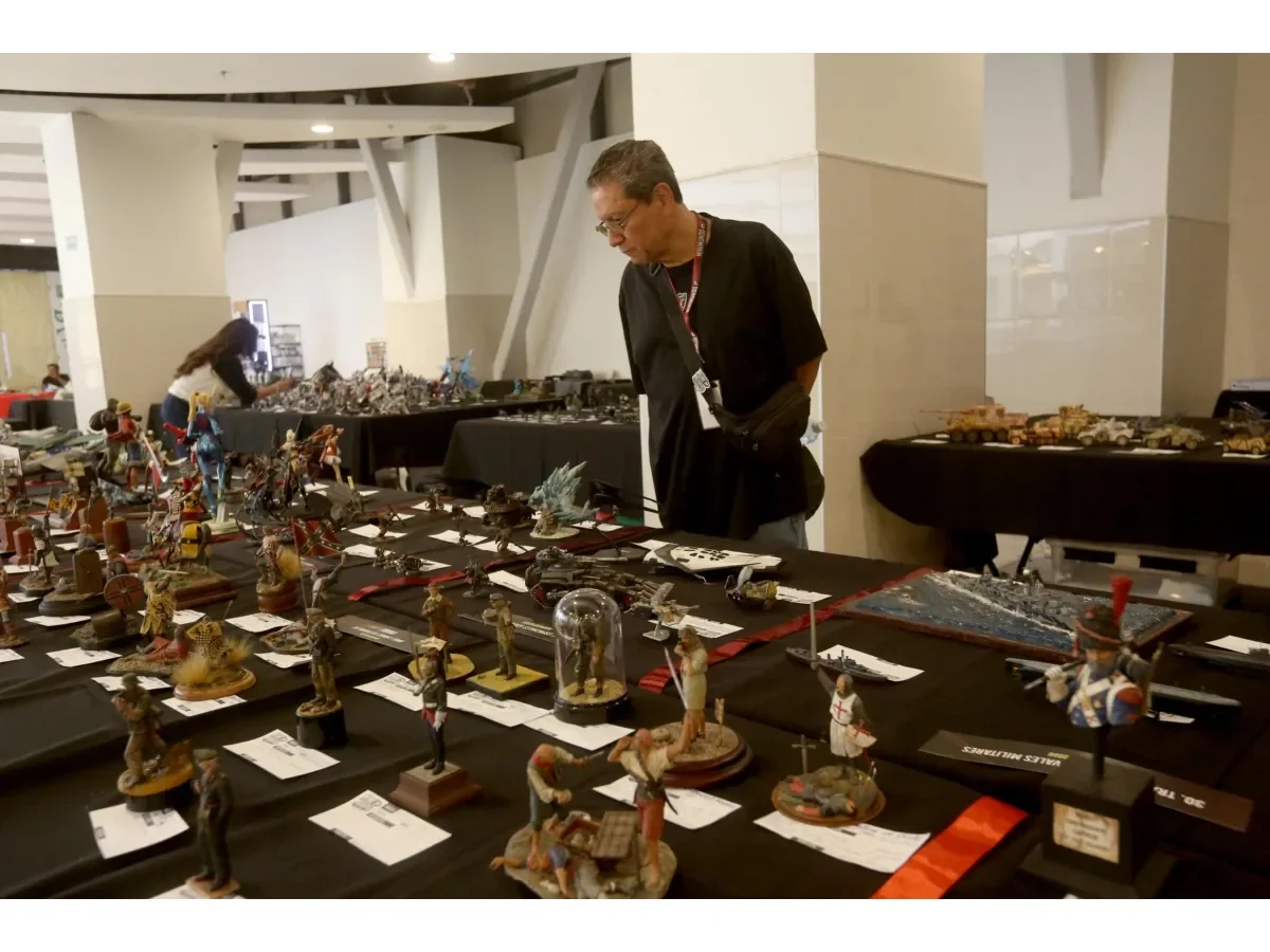 Mini Mundo 2026 reúne a modelistas de Centroamérica en exhibición en San Salvador
