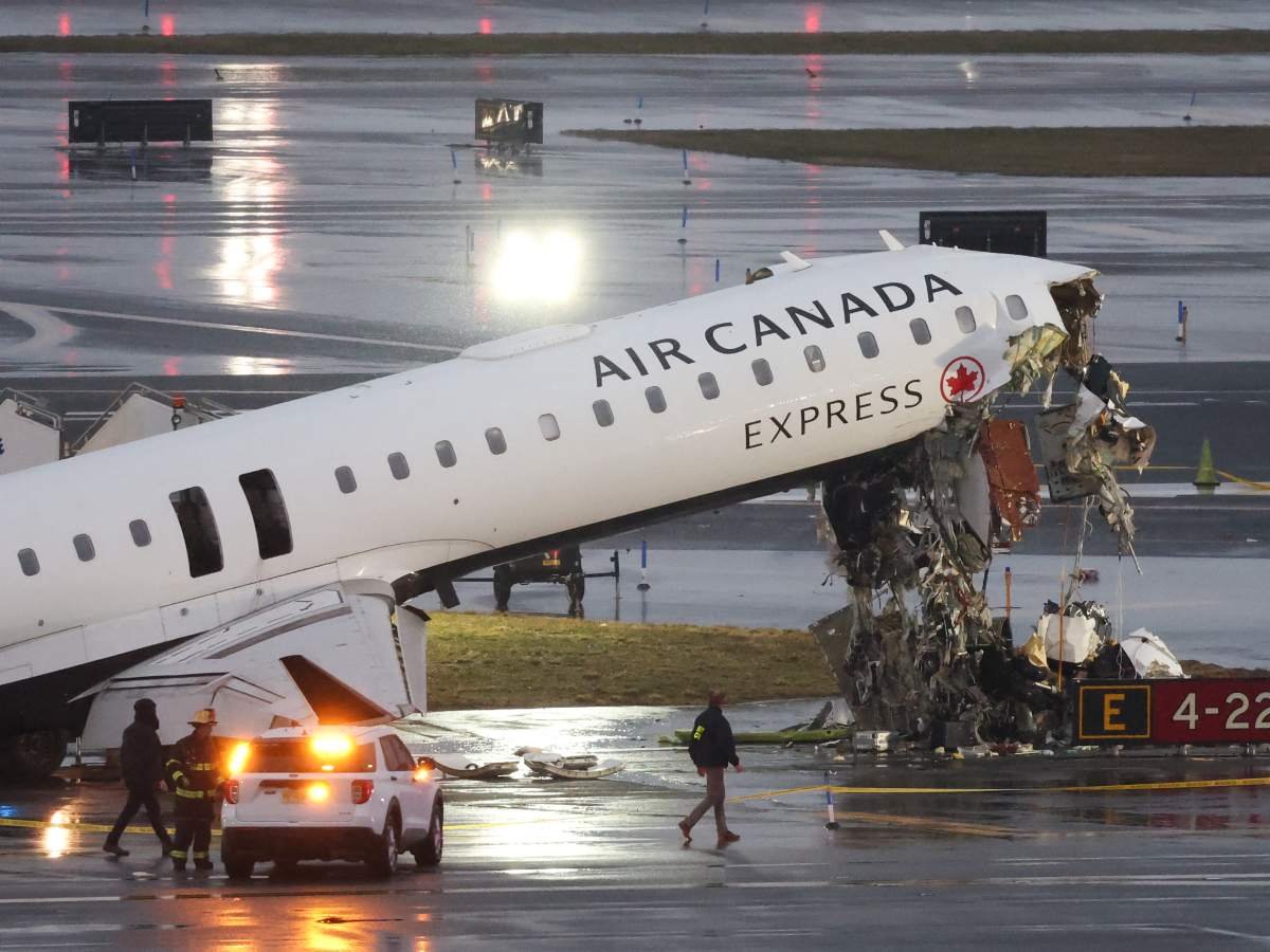 Accidente en aeropuerto LaGuardia deja dos pilotos fallecidos y varios heridos tras colisión con camión de bomberos