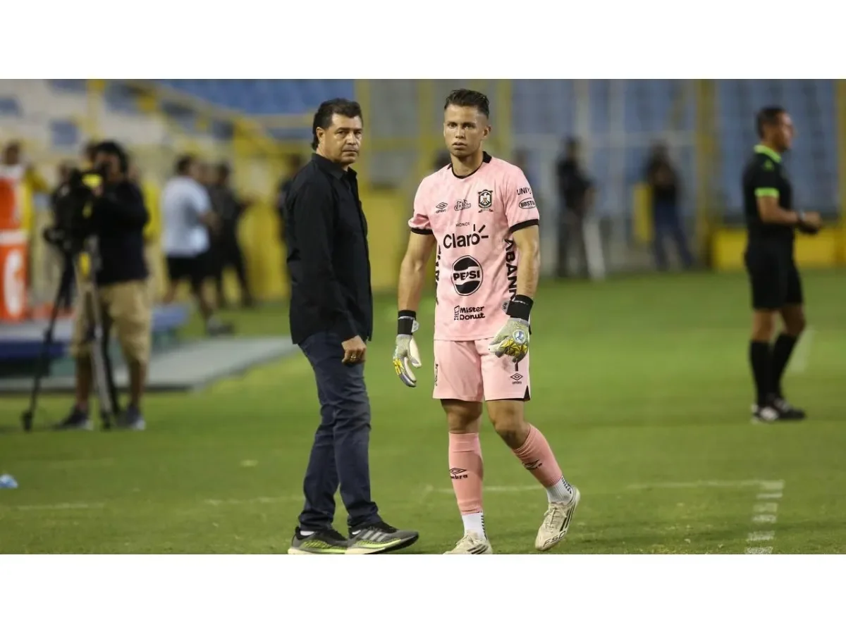 Juan Carlos Chávez deja la dirección técnica de Águila en medio de crisis deportiva y salarial