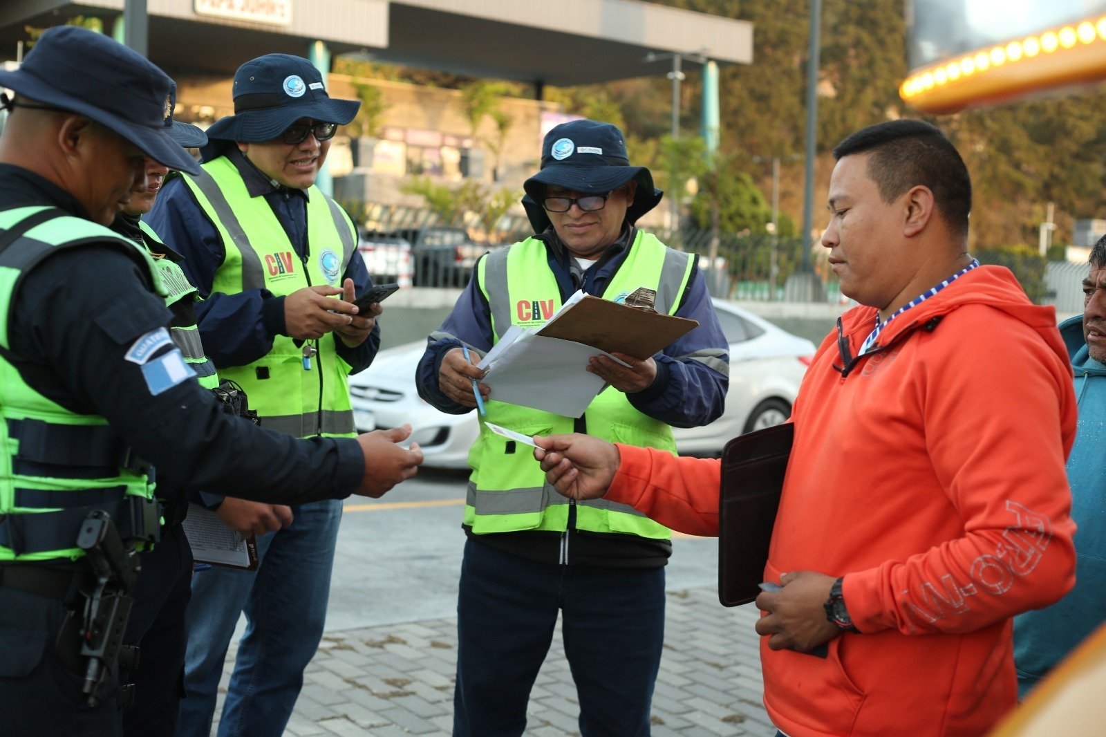 DGT enfrenta limitaciones para hacer cumplir ley de seguridad vial con escaso personal y pocas sanciones