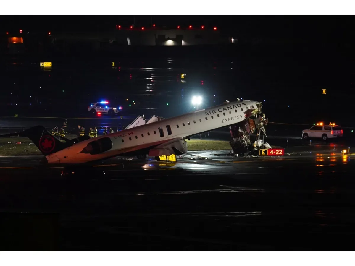 Piloto y copiloto fallecen tras colisión entre avión de Air Canada y camión de bomberos en aeropuerto LaGuardia