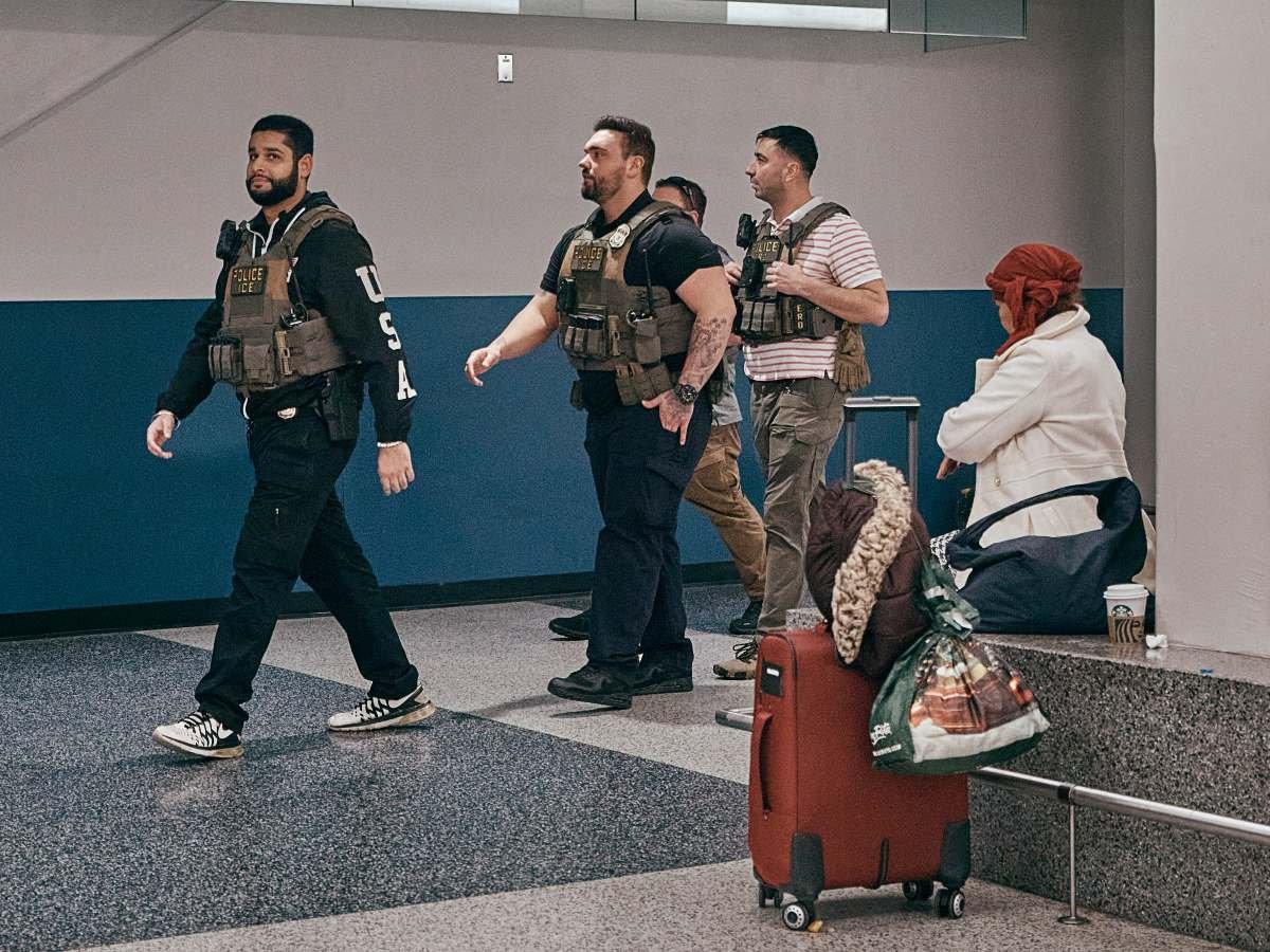 Análisis del despliegue del ICE en aeropuertos de EE. UU. y su impacto en la seguridad aérea