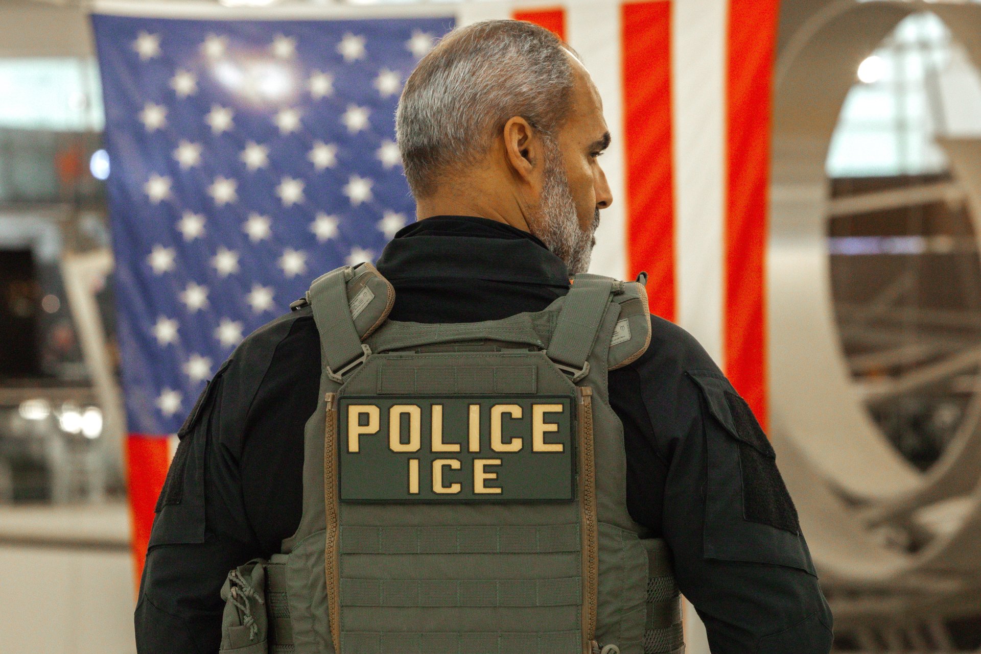 Nuevas advertencias por controles más estrictos de agentes del ICE en aeropuertos de EE. UU.