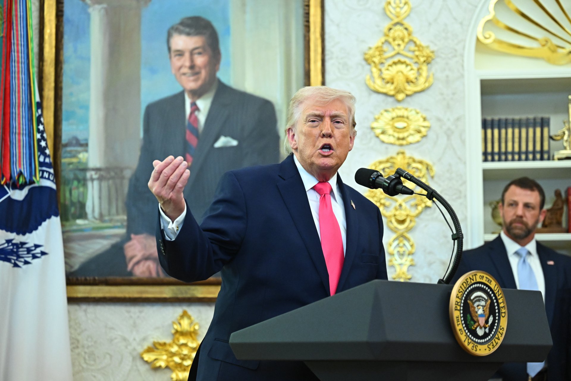 Trump revela ‘gran regalo’ de Irán vinculado al estrecho de Ormuz y negocia acuerdo