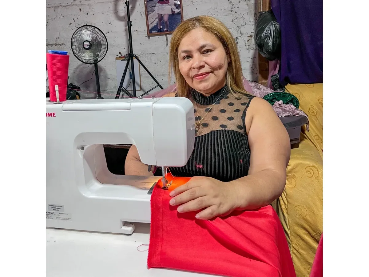 Delmi Portillo: La artesana que viste con fe y precisión al Nazareno de Santiago de María
