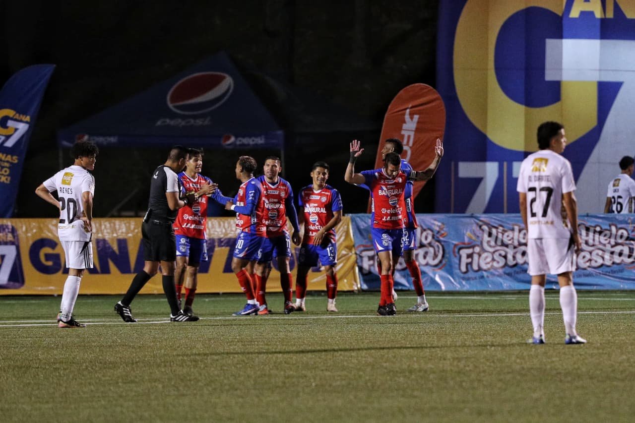 Clausura 2026: Xelajú MC lidera una tabla apretada tras la jornada 15 del torneo guatemalteco Clausura 2026: Xelajú MC lidera una tabla apretada tras la jornada 15 del torneo guatemalteco