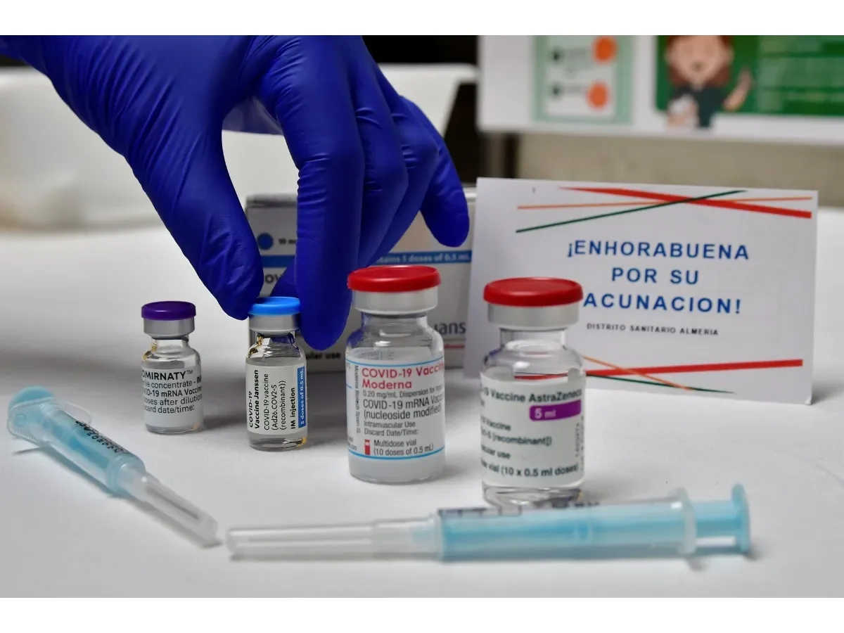 Especialistas en salud recomiendan reforzar vacunación contra covid y otras enfermedades en El Salvador