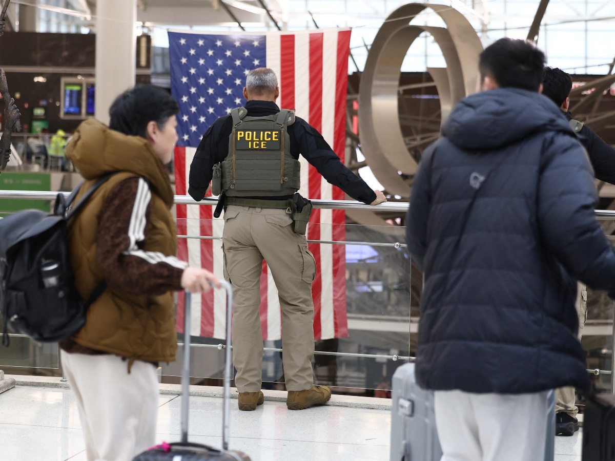 Estados Unidos enfrenta crisis en aeropuertos y Trump contempla desplegar Guardia Nacional