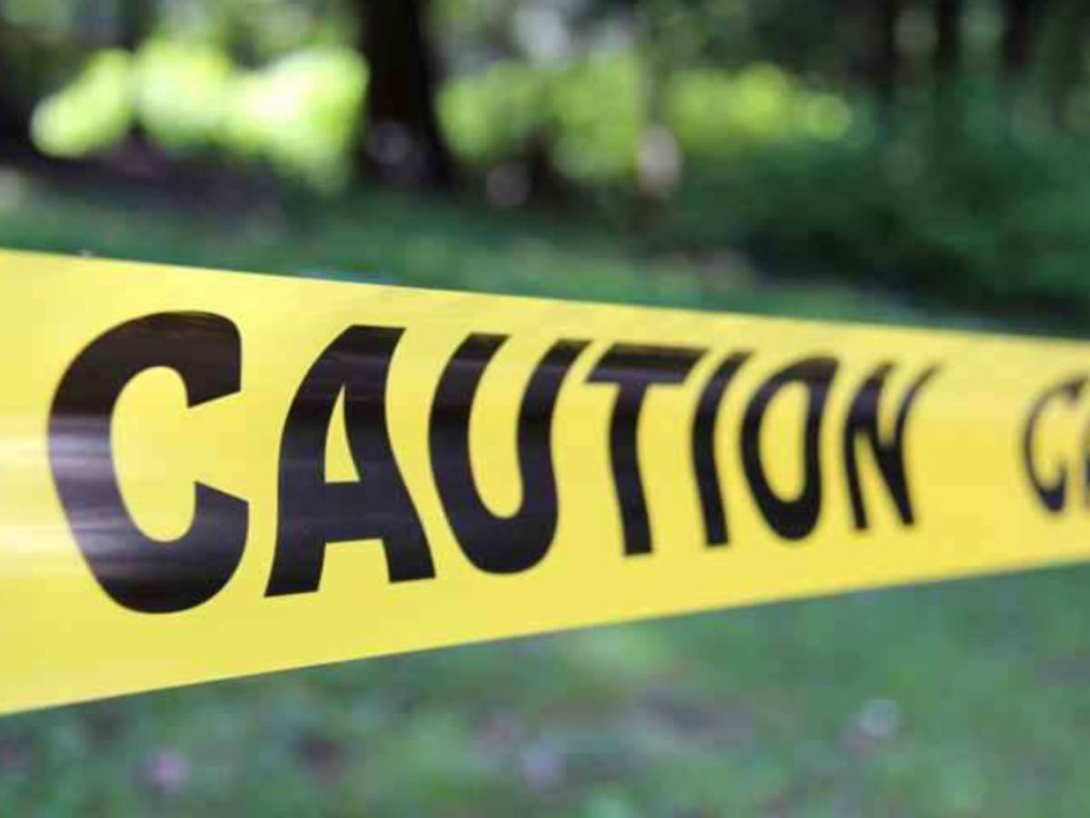 Adolescente irrumpe en preparatoria de Michoacán y asesina a dos profesoras con rifle de asalto
