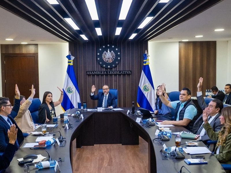 El Salvador amplía cadena perpetua para incluir a cómplices necesarios en delitos graves