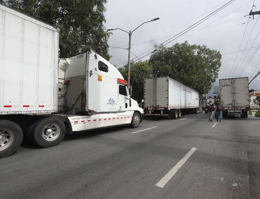 Cámaras empresariales exigen garantías para la libre locomoción ante bloqueos en carreteras de Guatemala
