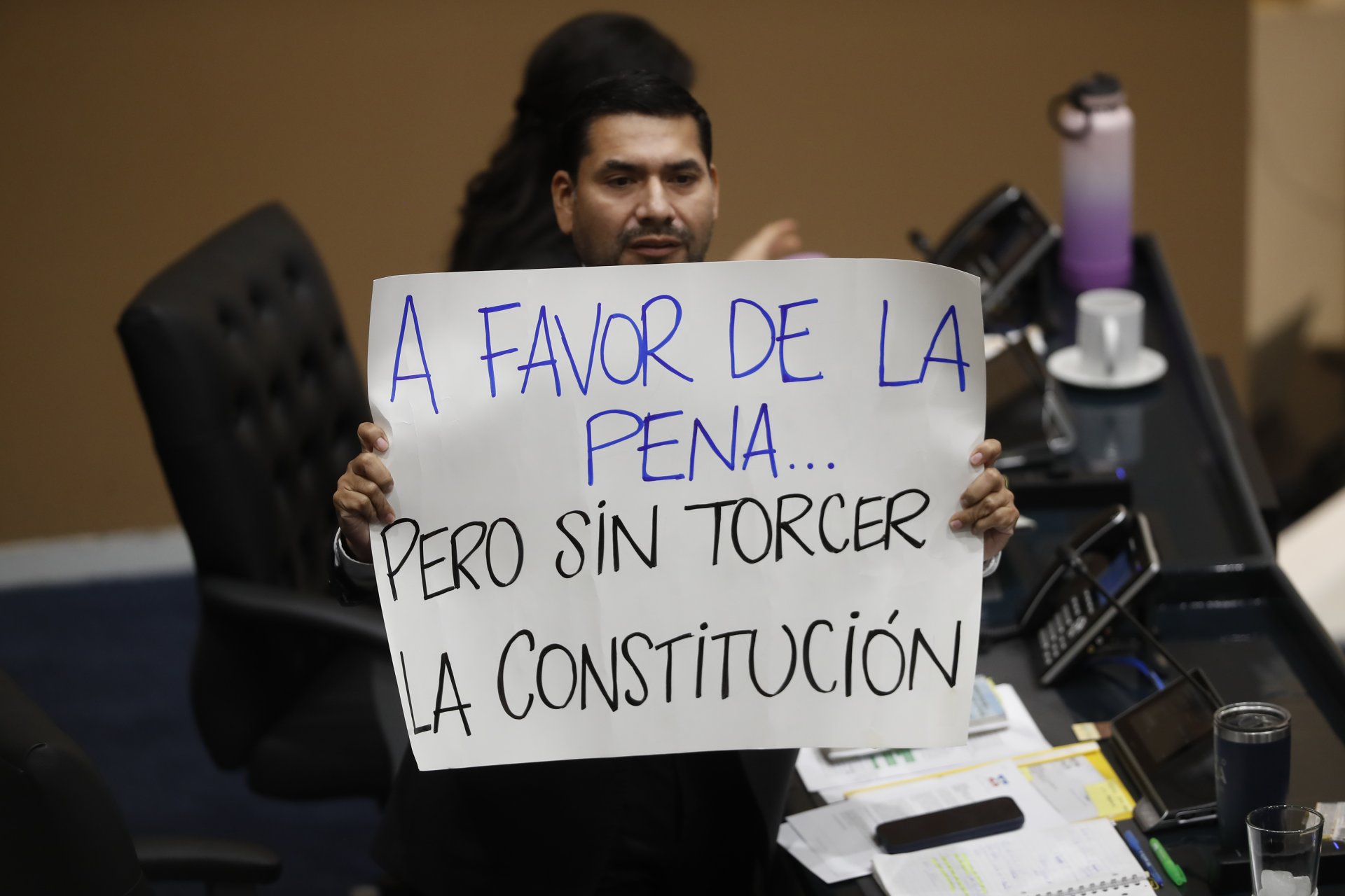 El Congreso de El Salvador aprueba cadena perpetua para homicidio, violación y terrorismo