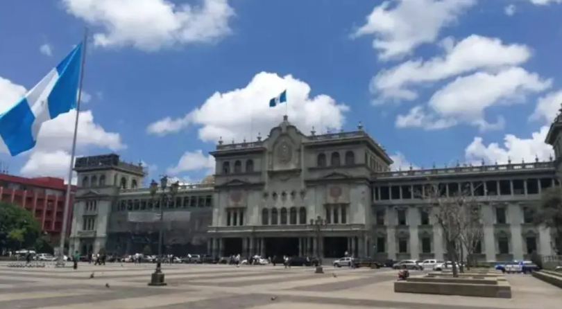 Gobierno otorga asueto laboral con goce de salario a servidores públicos el 1 de abril por Semana Santa