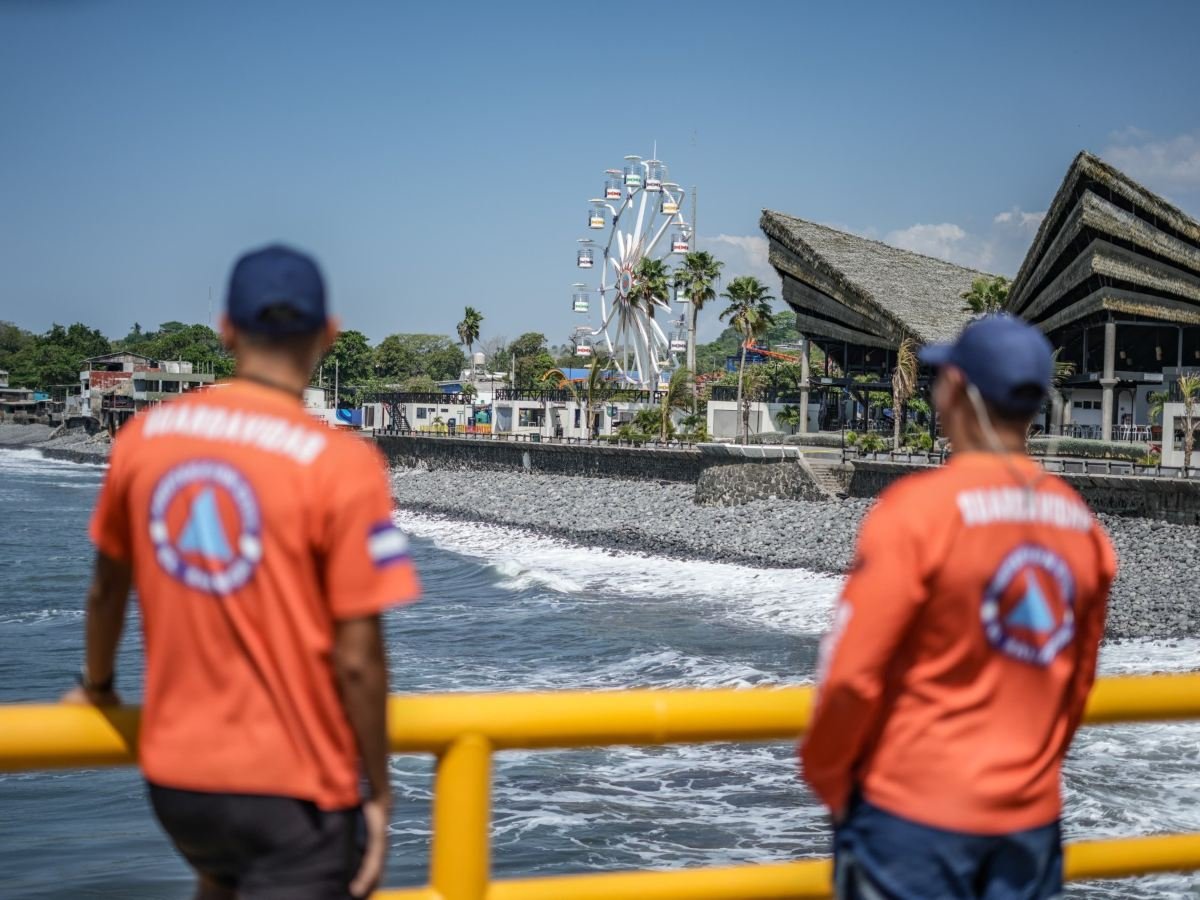 El Salvador activa plan con hasta 100,000 agentes para garantizar seguridad en Semana Santa