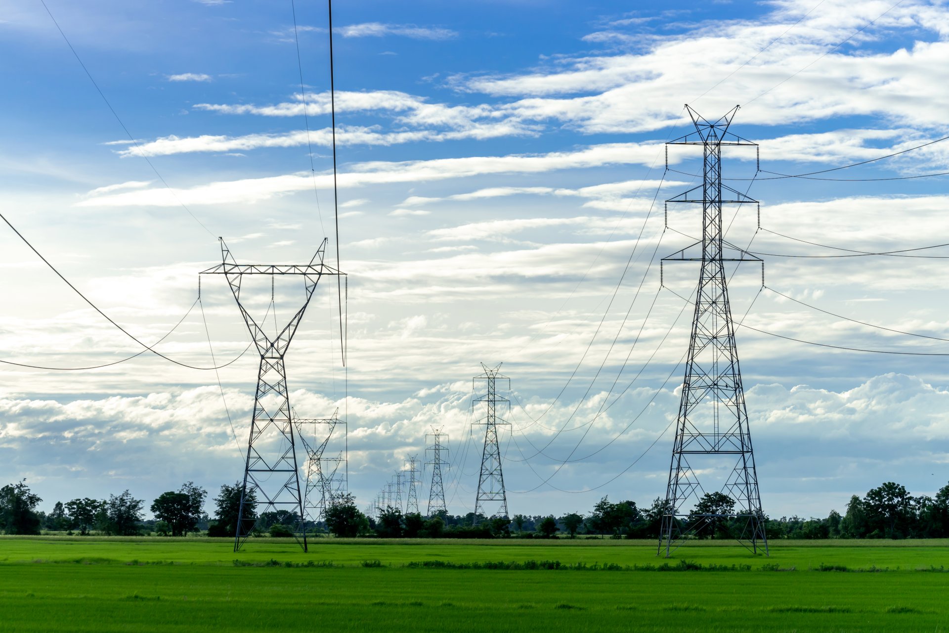 Guatemala impulsa construcción de 15 subestaciones eléctricas anuales y combate extorsiones para fortalecer infraestructura