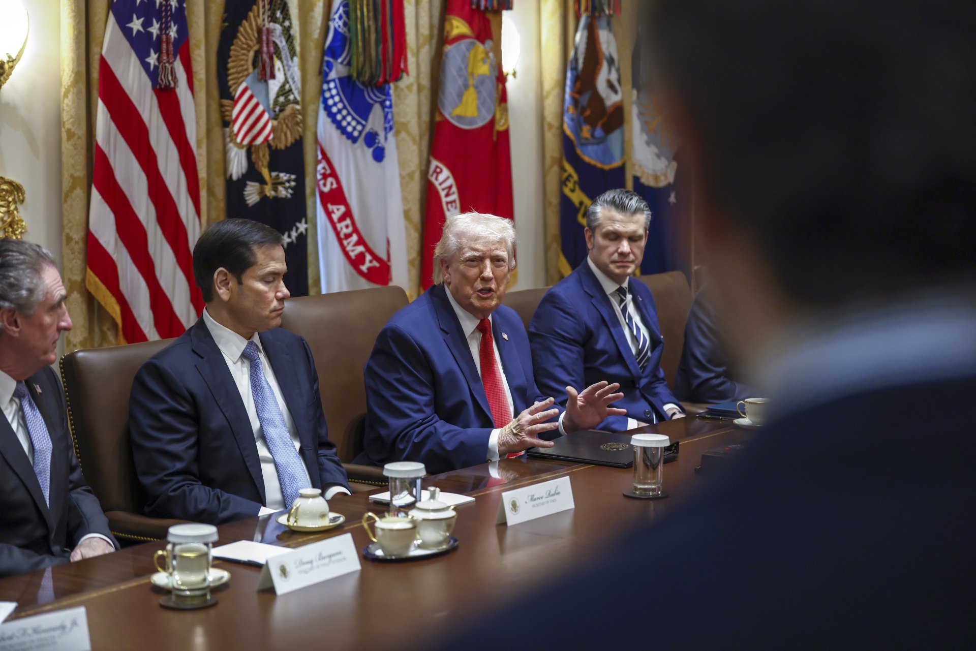 Estados Unidos emite ultimátum a Irán en medio de tensiones y posibles acciones militares