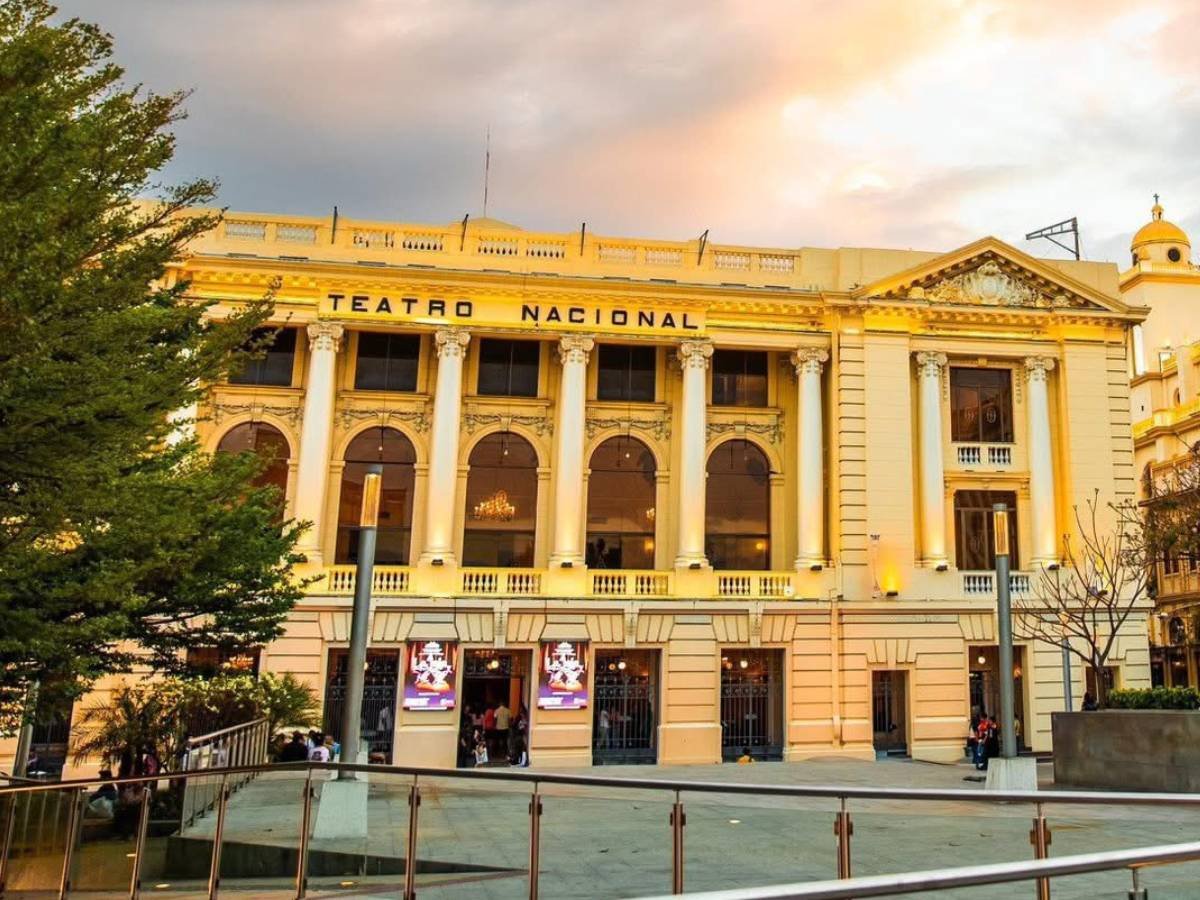 Teatro Nacional de San Salvador une ballet y pintura en una propuesta cultural única