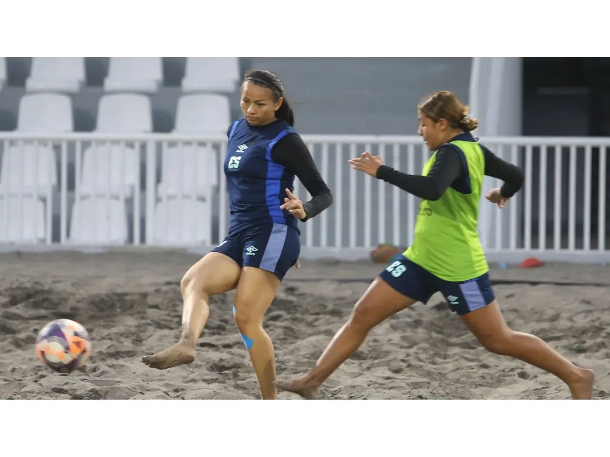 Selección femenina de fútbol playa de El Salvador se prepara para la El Salvador Beach Soccer Cup 2026 Selección femenina de fútbol playa de El Salvador se prepara para la El Salvador Beach Soccer Cup 2026