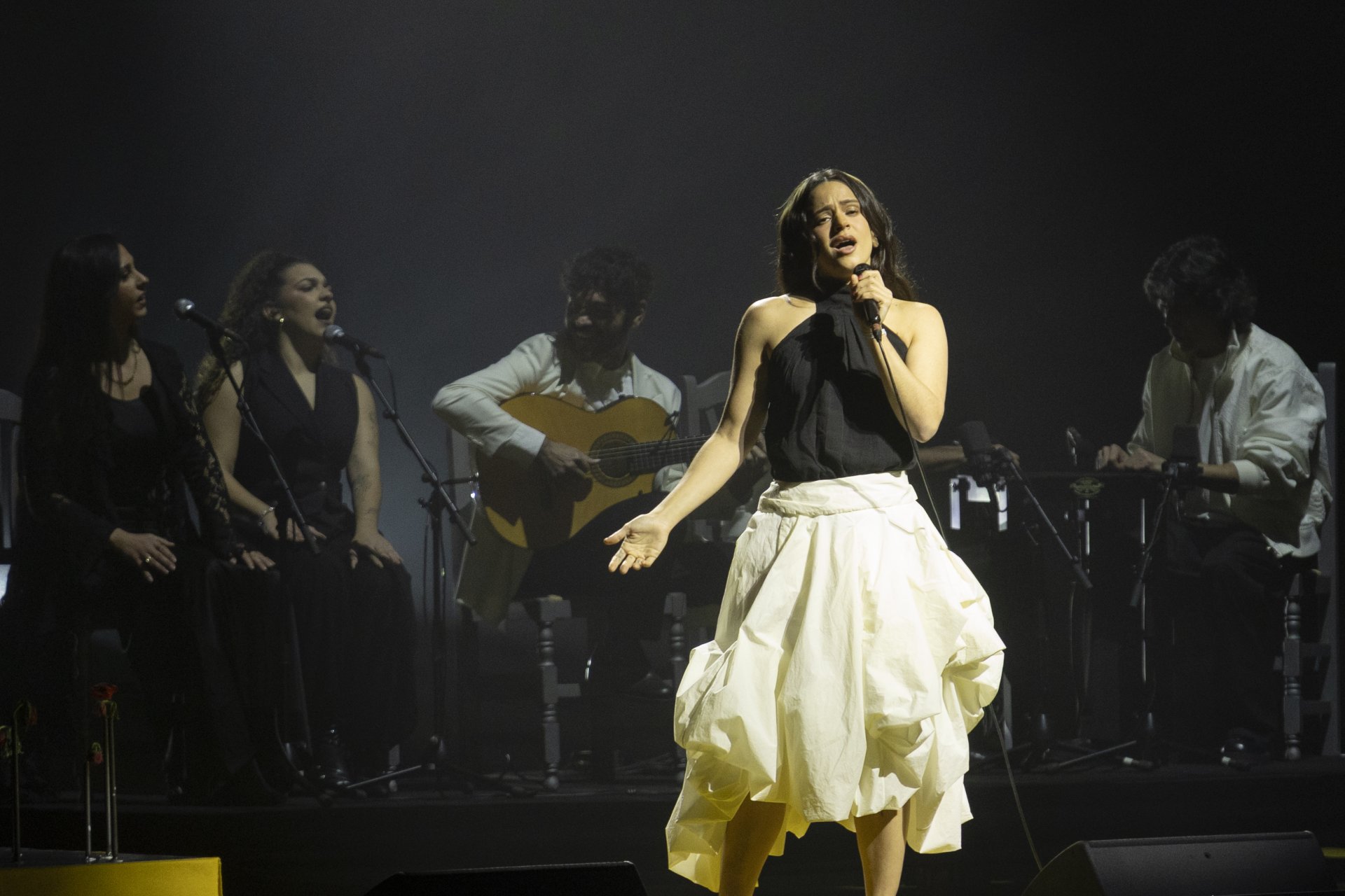 Rosalía suspende concierto en Milán por intoxicación alimentaria: estado actual y detalles Rosalía suspende concierto en Milán por intoxicación alimentaria: estado actual y detalles