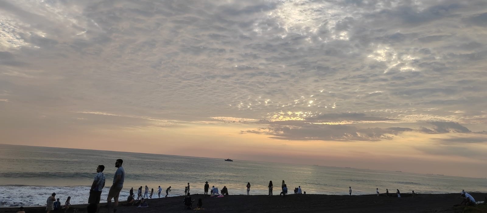 IGSS despliega operativo con 110 salvavidas en playas y lagos durante Semana Santa 2026