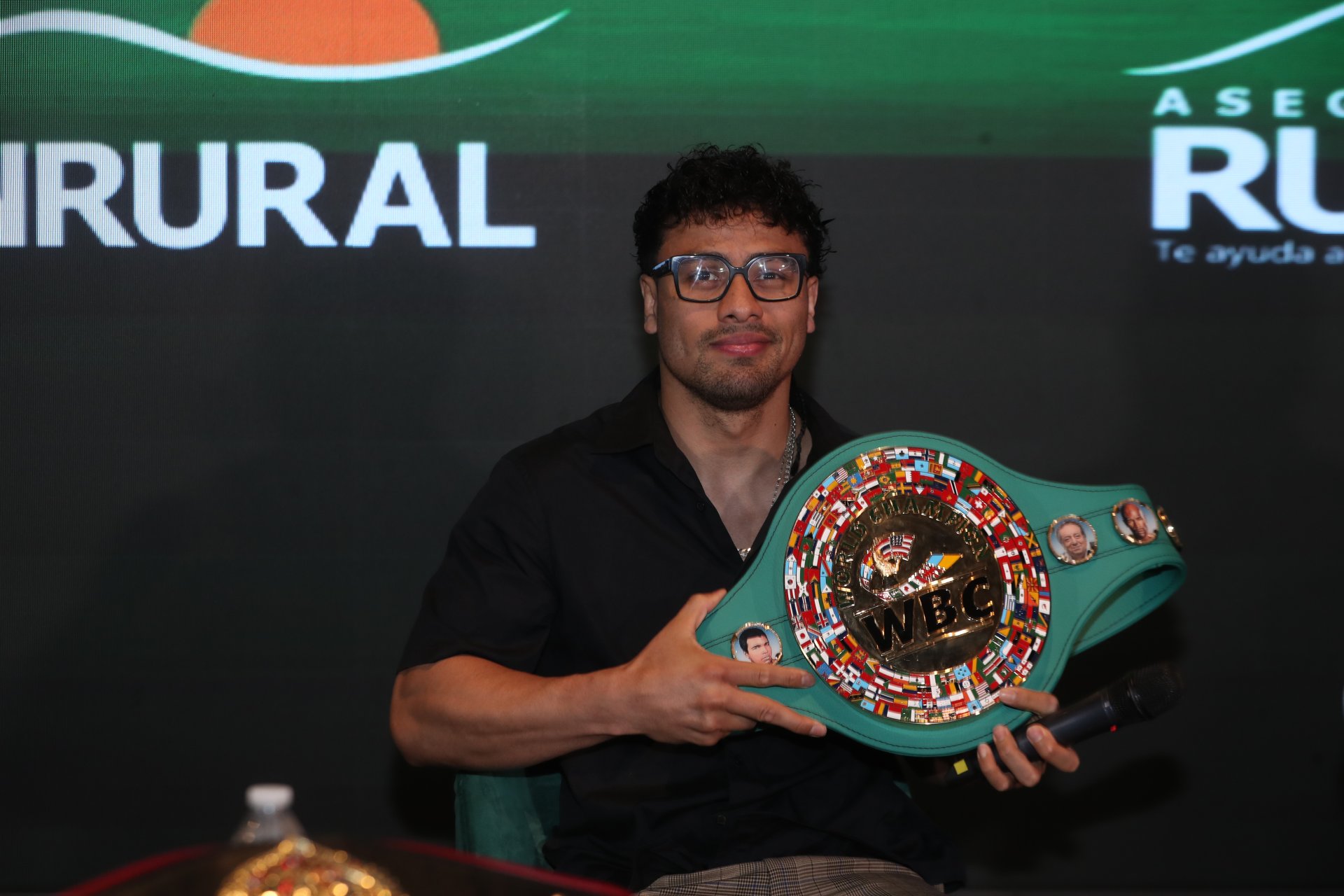 Léster Martínez se prepara para su primera defensa como campeón interino supermediano del CMB